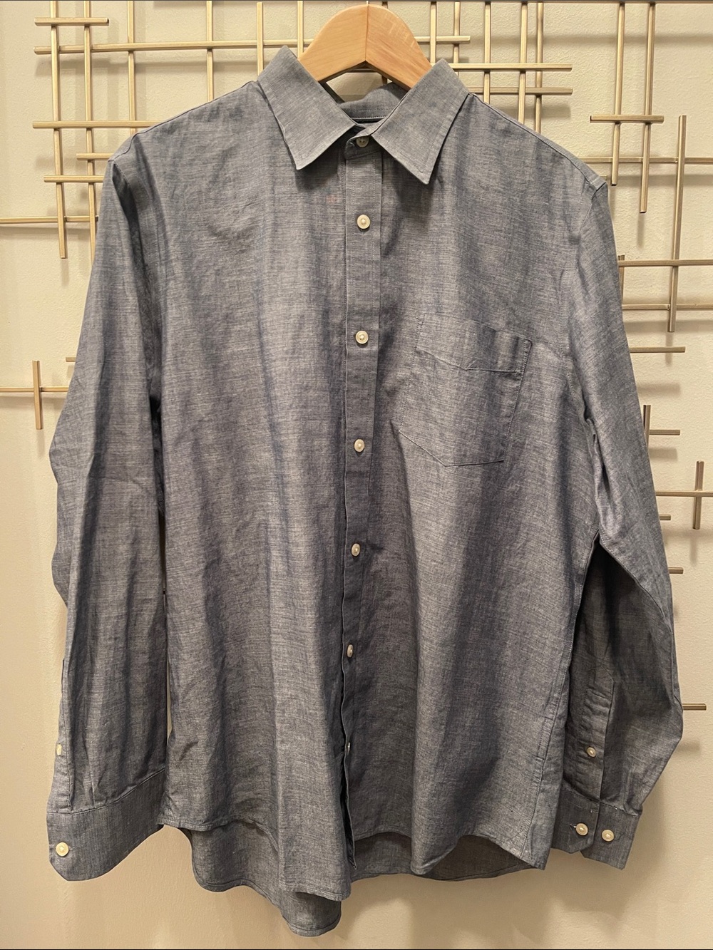 Banana Republic Men's Light Blue Chambray Button-Down Shirt